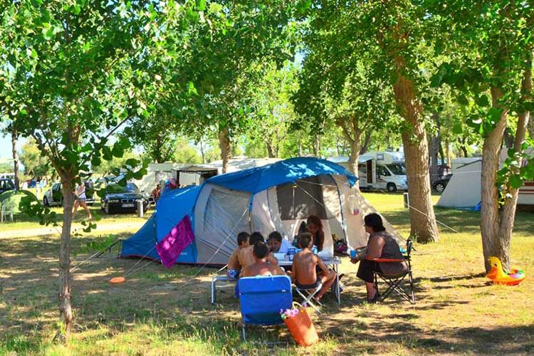 Locations emplacements tentes, caravanes, camping-cars CAMPING 3 étoiles St-Georges-de-Didonne proche de la plage et de Royan